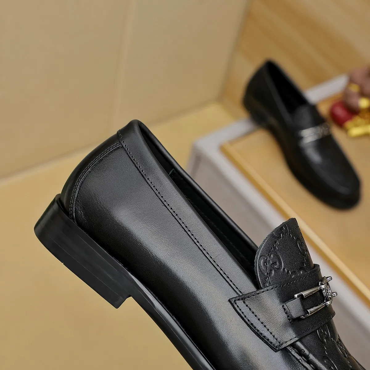 Men's men's shoes💰460💰💰Gucci official website men's business formal leather shoes updated💥Hong Kong counters synchronize new styles💥completely one-to-one replica shipment👍zero gap in counter quality 0⃣️made of imported cowhide on the outside+water-dyed🐂leather lining, color optional! Matching code 38-45